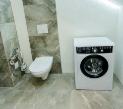 Четырёхместные апартаменты с 3 комнатами с балконом в Валентина