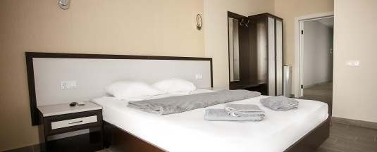 Номер стандарт с 1 двуспальной кроватью (цокольный этаж) в Diamond Delux Hotel