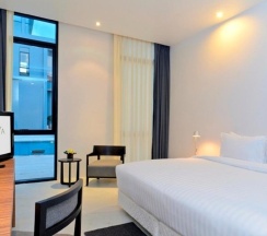 Двухместный номер Deluxe с видом на бассейн двуспальная кровать в Vismaya Suvarnabhumi Hotel