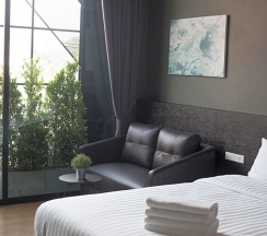 Двухместный номер Deluxe двуспальная кровать в The Arbern Hostel x Bistro