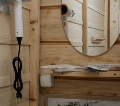 Трехместный номер с двуспальной и односпальной кроватью в Шум ручья