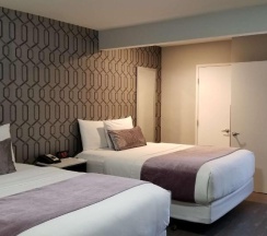 Двухместный семейный номер Standard двуспальная кровать в Sunset West Hotel, SureStay Collection by Best Western