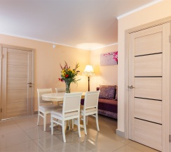 Двухкомнатный номер на трех-четырех гостей с видом во двор (корпус К) в Оптимист