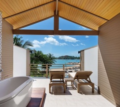 Двухместный люкс рядом с пляжем двуспальная кровать в Garrya Tongsai Bay Samui