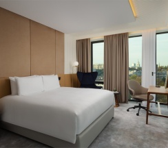 Номер Deluxe Suite, с видом на город - с двуспальной кроватью в Mövenpick Москва Таганская
