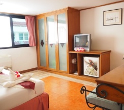 Четырёхместный семейный номер Standard с 4 комнатами в Your Place Inn