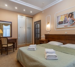 Премиум с кухней (Трехкомнатный 4-х местный номер без балкона) в Odeon