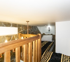 Двухуровневый номер в стиле греческой Спарты без окна в Греческий Олимп