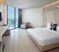 Двухместный номер Deluxe с видом на море двуспальная кровать в Tsix5 Phenomenal Hotel Pattaya