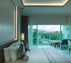 Двухместный номер Deluxe с видом на бассейн двуспальная кровать в Chanalai Romantica Resort Kata Beach - Adults Only