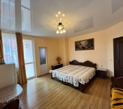 Трёхместный номер Comfort с балконом в Некрасовка