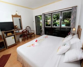 Одноместный номер Standard с видом на воду в Coral Island Resort