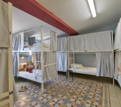 Кровать в общем номере (женский номер) в Caravan Hostel Tel Aviv By Roger Age 18-45