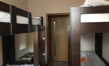 Кровать в общем номере в Да Винчи