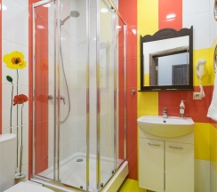 104 - Улучшенный номер с кроватью размера "king-size", бесплатная стоянка в House on Potapova