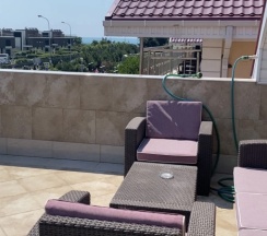 Люкс с балконом и с красивым видом из окна в Олива