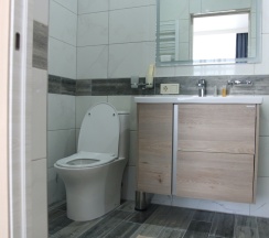 Двухместный люкс с балконом и с красивым видом из окна двуспальная кровать в Вилла Абхазия