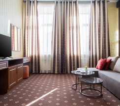 Апартаменты с ванной и балконом в My Favourite Garden Hotel