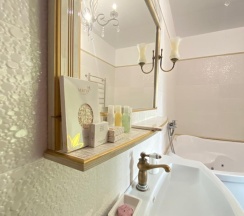 Апартаменты с 3 спальнями в Белое солнце