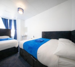 Трёхместный номер Economy в The Adonis Hotel