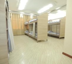Кровать в общем номере (мужской номер) в The Top Hostel