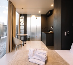 Зеркальный дом Премиум с душем в Резиденция Северное Сияние