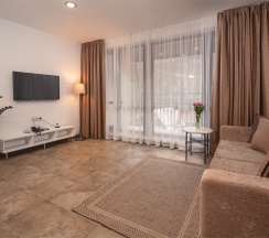 Улучшенные апартаменты с балконом в Co-Co Village
