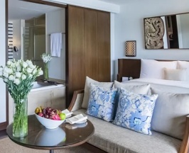 Двухместный Люкс с бассейном Grand с видом на море двуспальная кровать в Anantara Layan Phuket Resort