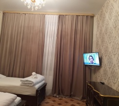 Стандартный номер с 1 двуспальной и 1 односпальной кроватями в За рулем Юг