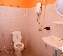 Двухместный номер Standard с балконом и с видом на море двуспальная кровать в J.B.Hut Bungalows