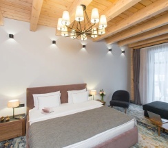 Номер Делюкс с двуспальной кроватью c видом на реку и террасой в Grand Chalet Altay