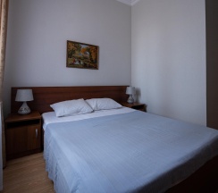 Номер стандарт с 1 двуспальной кроватью в Djump hotel