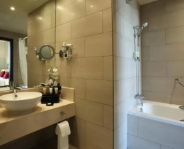 Двухместный номер Superior (двуспальная кровать) в Ramada by Wyndham Abu Dhabi Downtown