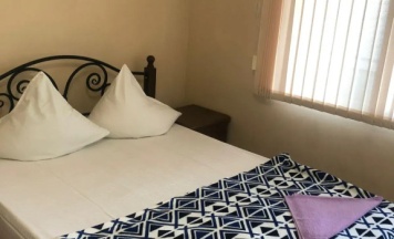 Двухместный номер Comfort с балконом и с видом на горы двуспальная кровать в Якорь