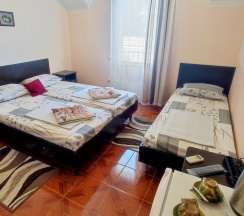 Трёхместный номер Standard с балконом в Веста