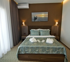 Люкс с балконом и с видом на море в Отель Sky Inn Batumi