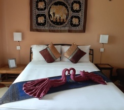 Двухместный номер Deluxe с балконом двуспальная кровать в Guesthouse Liam's Suan Dok Mai