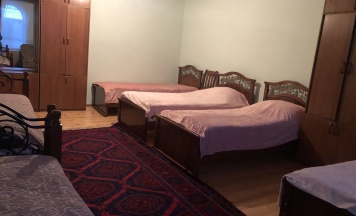 Кровать в общем номере в Уют