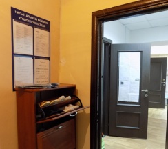 Кровать в 12-местном общем номере в Main room