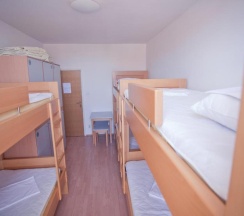 Кровать в общем номере в HI Hostel Zagreb