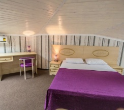 Семейный мансардный номер с двухярусной кроватью в Galla