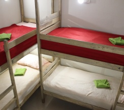 Кровать в 6-местном общем мужском номере №1 в Origin hostel