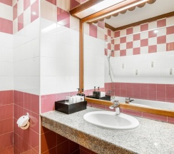 Двухместный номер Deluxe с видом на бассейн 2 отдельные кровати в Tony Resort