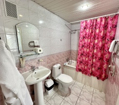 СТАНДАРТ СЕМЕЙНЫЙ с двуспальной кроватью в Сталагмит