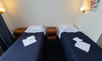 Стандартный номер с двумя раздельными кроватями в Ям