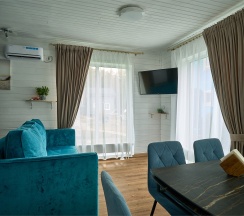 Коттедж с террасой и уличным джакузи в Ялкала