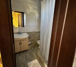 Шестиместный коттедж с видом на горы в Golden House Hotel