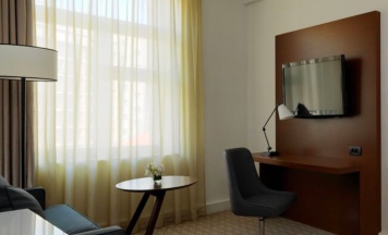 Двухместный полулюкс двуспальная кровать в Armenia Marriott Hotel Yerevan