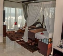 Двухместный номер Honeymooners с видом на море двуспальная кровать в Seagull Beach Resort Families & Couples Only - All Inclusive