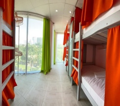 Женский шестиместный номер (нижнее) в Sunny Sochi Hostel